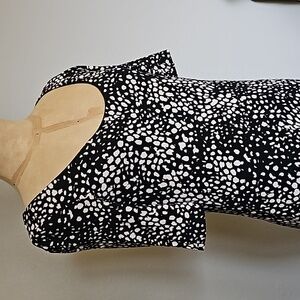 Bodycon Fitted Black & White Pattern Mini Dress w/ Short Sleeves